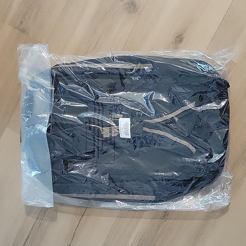 NWT Vaya 18L Backpack Cada Dia-Black - Picture 5 of 10